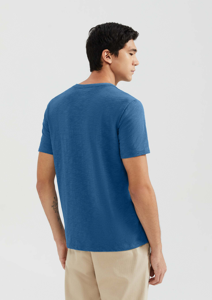 Camiseta Básica Azul Indigo Hering Slim Gola V Em Malha Flamê