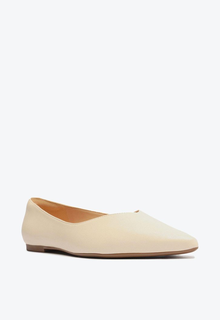 Sapatilha Off-White Arezzo Couro Bico Fino Minimal
