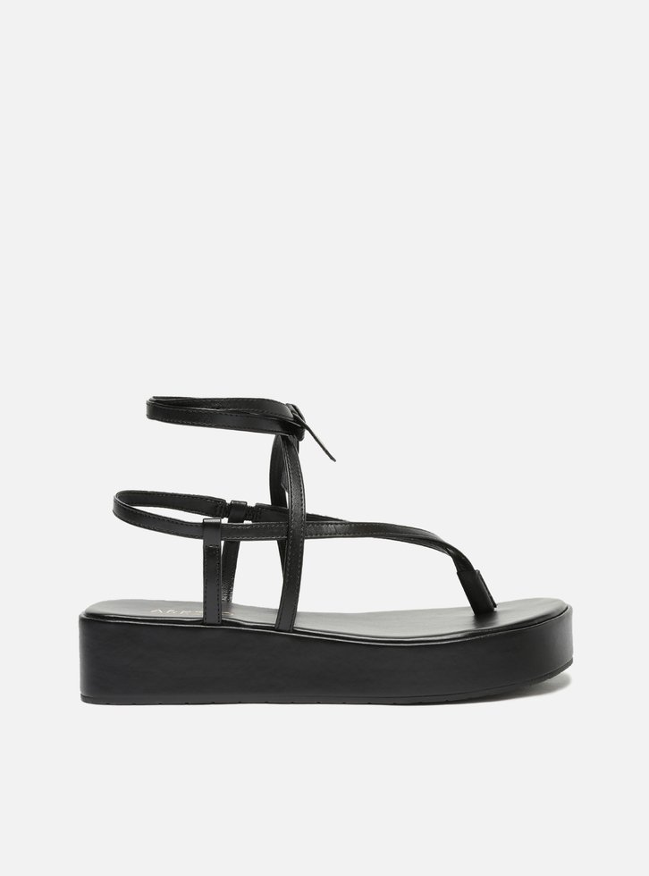Sandália Flatform Preta Arezzo Amarração
