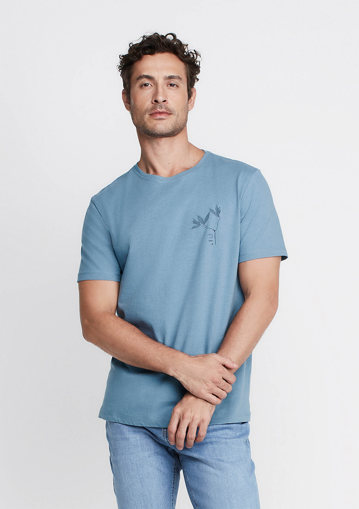 Camiseta Azul Clara Dzarm Em Malha Ecológica Estampada