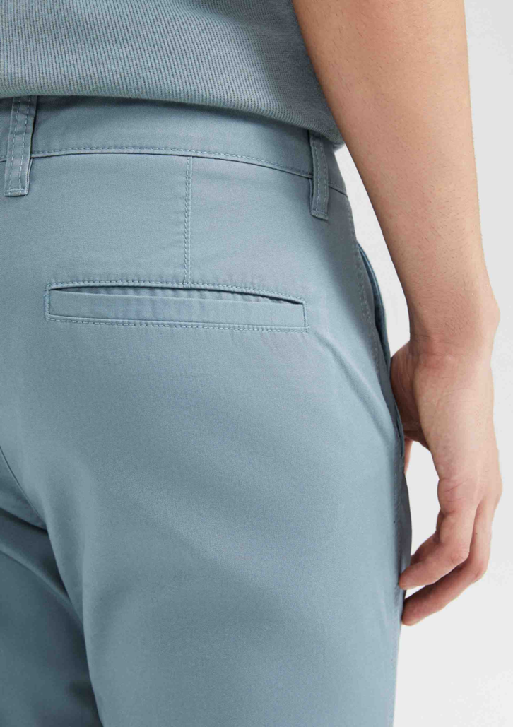 Bermuda Azul Claro Básica Chino Reta Em Sarja