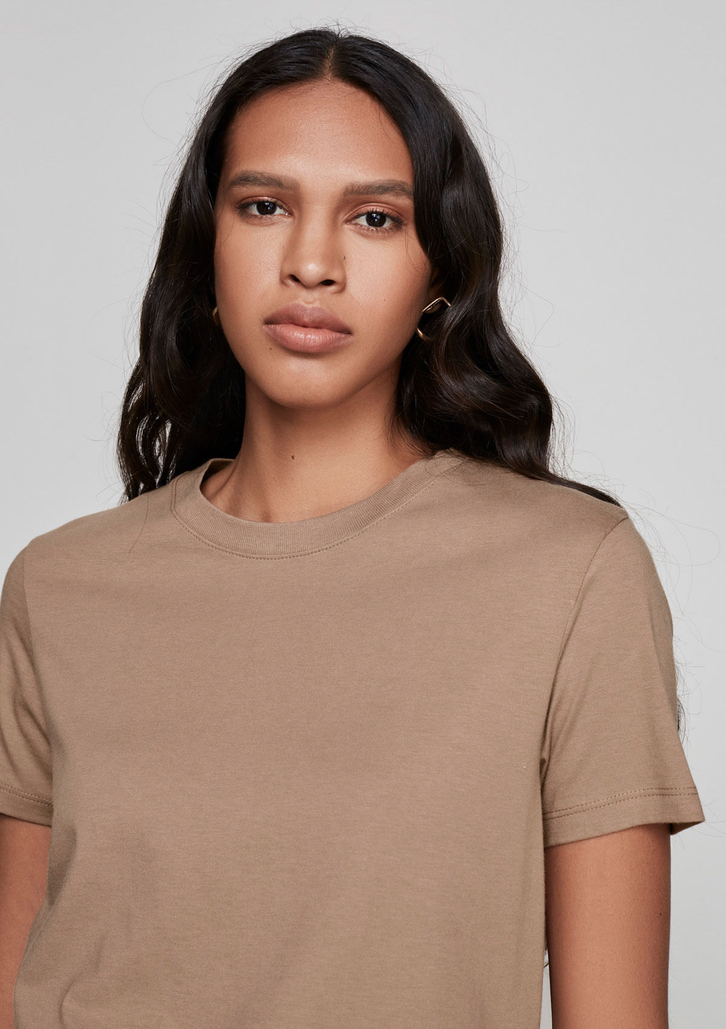 Blusa Marrom Dzarm Manga Curta
