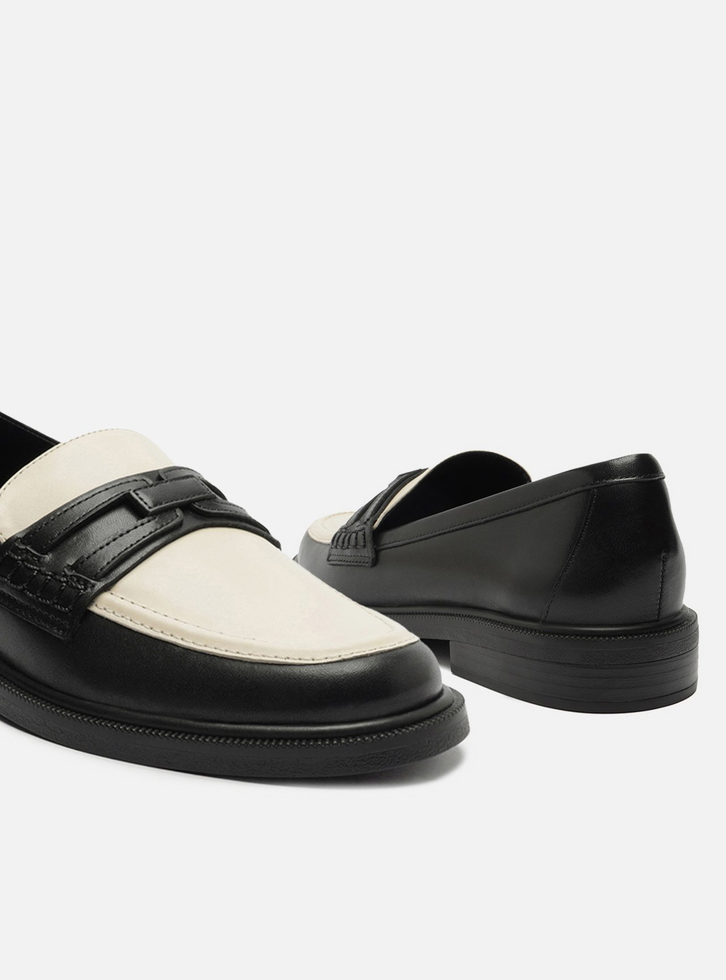 Mocassim Preto Arezzo Couro Tira Branco