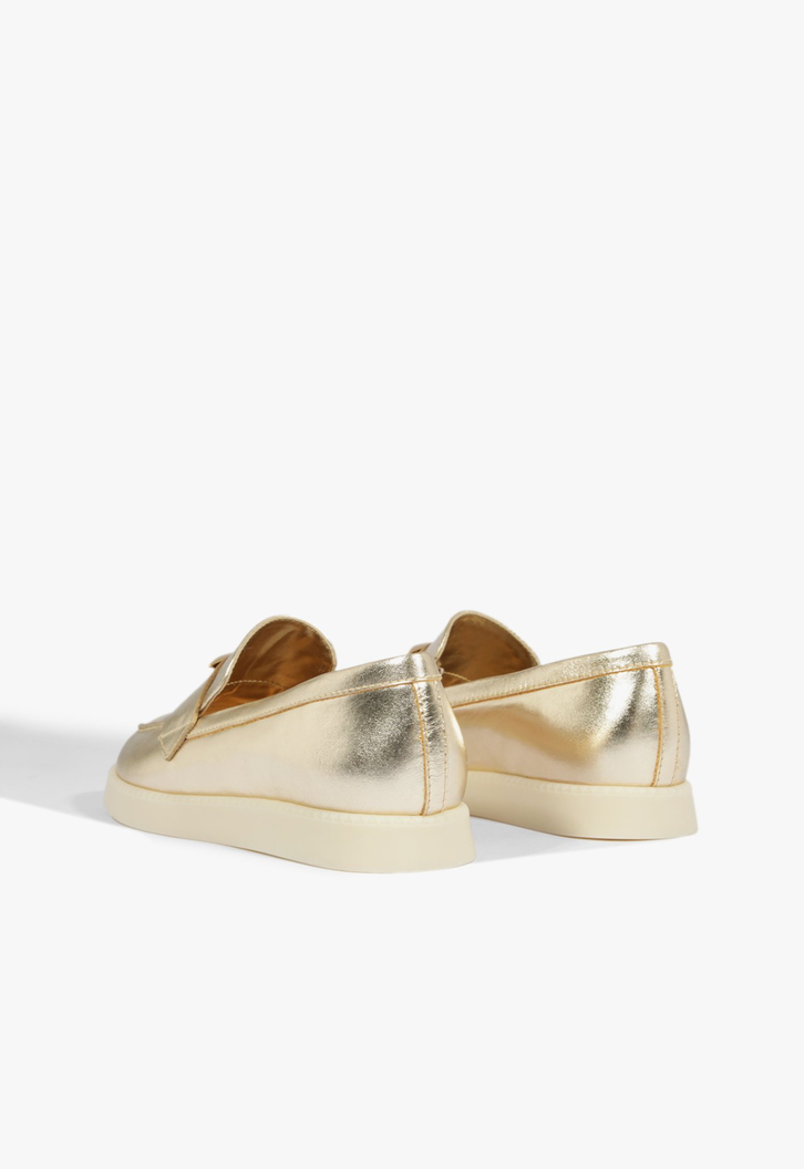 Mocassim couro dourado