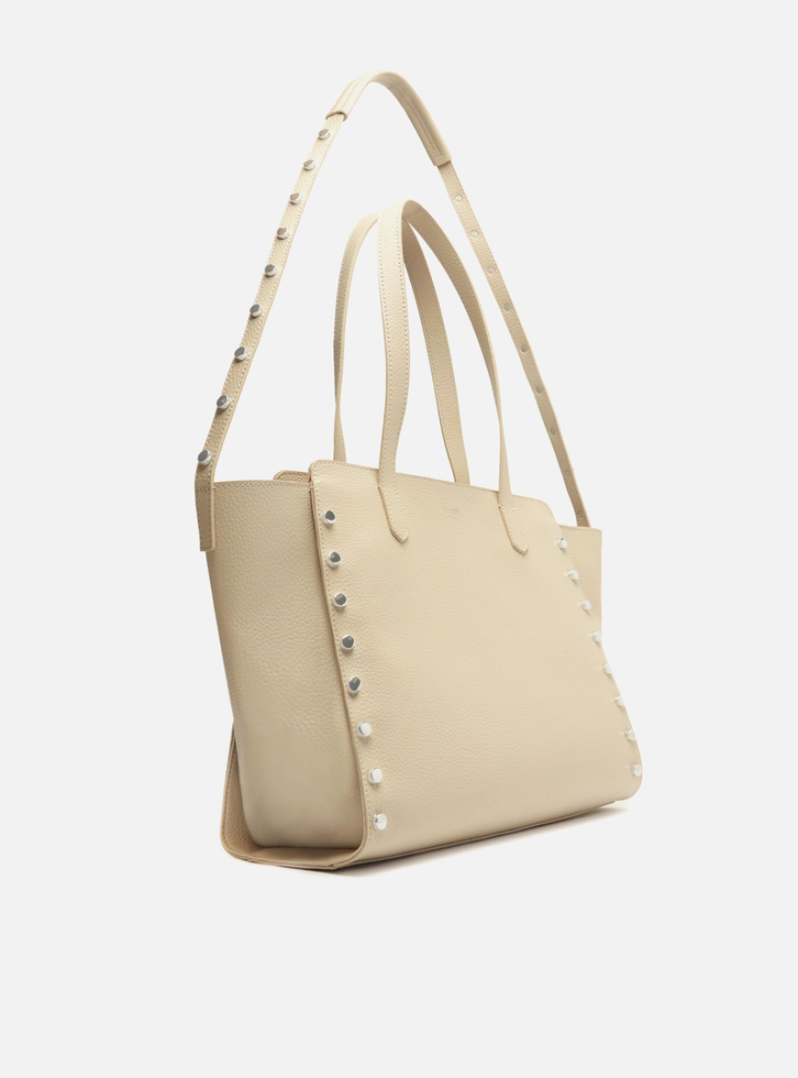 Bolsa Shopping Off-white Arezzo Grande Tachas