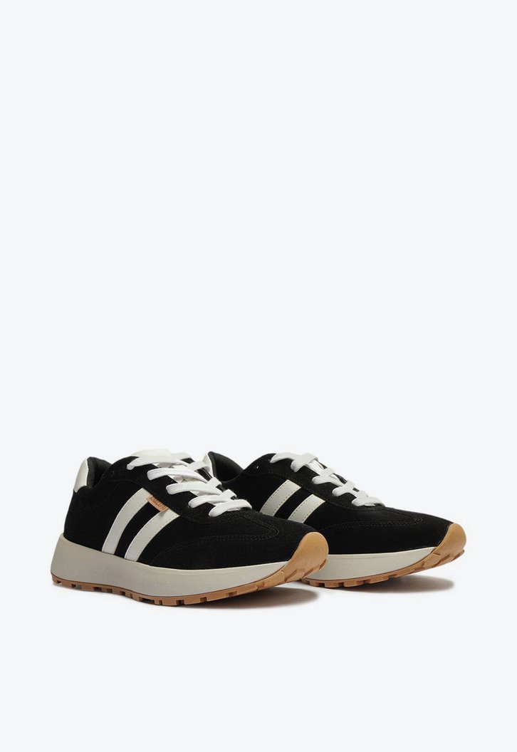 Tênis Preto Sporty Detalhe Lateral