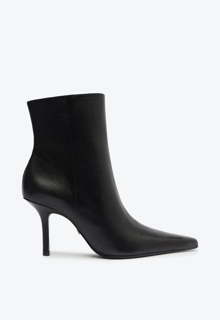 Bota Raffaela Stiletto Couro Preta