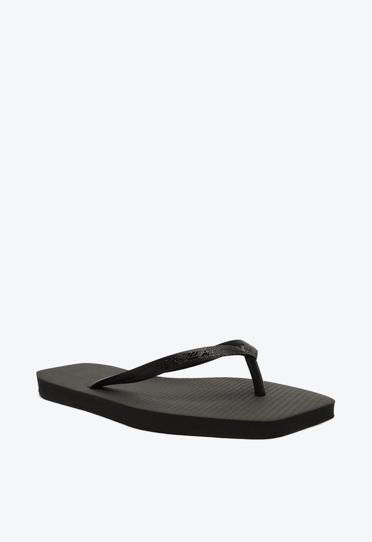 Chinelo de Dedo Preto Bico Quadrado Tiras Brizza