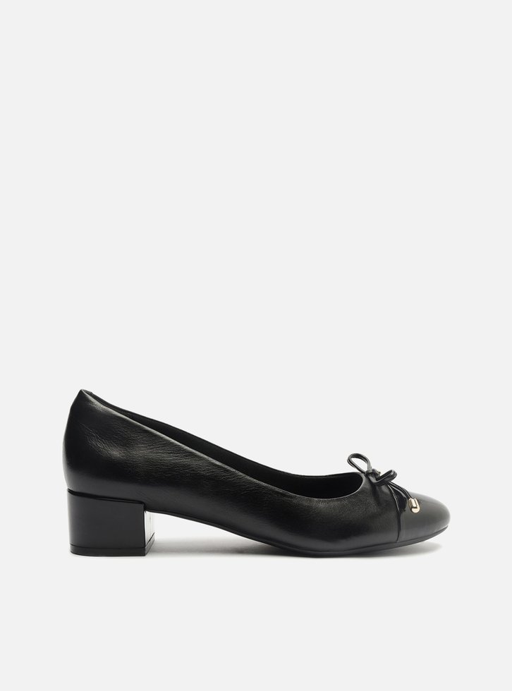 SCARPIN PRETO AREZZO COURO SALTO BAIXO LAÇO SOFT