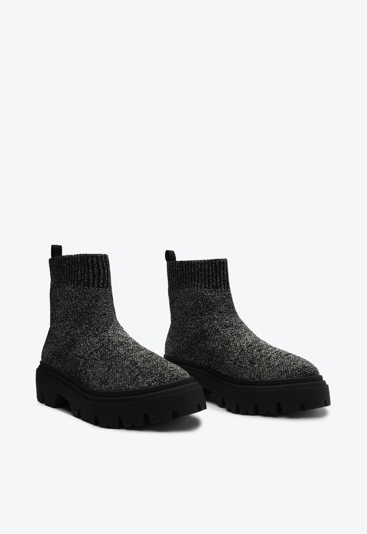 Bota Preta Metalizada Anacapri Tratorada Cano Baixo Knit