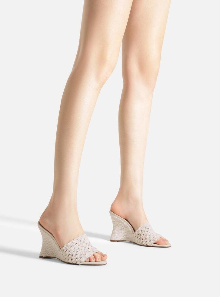 Tamanco Off-White Bordado Salto Anabela