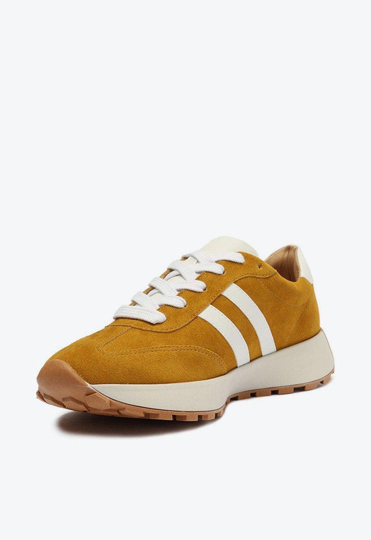 Tênis Amarelo Sporty Detalhe Lateral